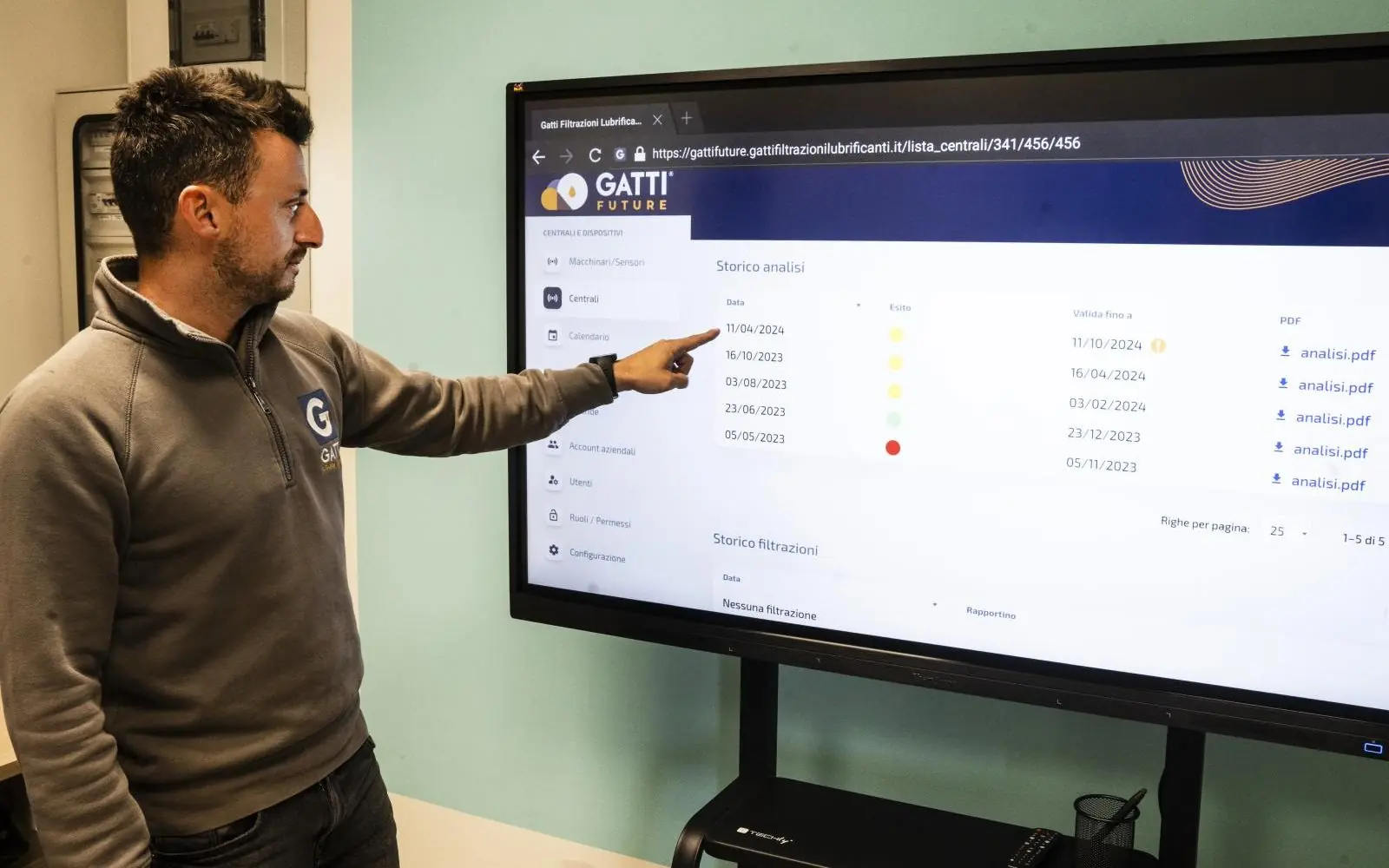 Tecnologia per la gestione degli oli: display device per analisi programmata Gatti Filtrazioni Lubrificanti.