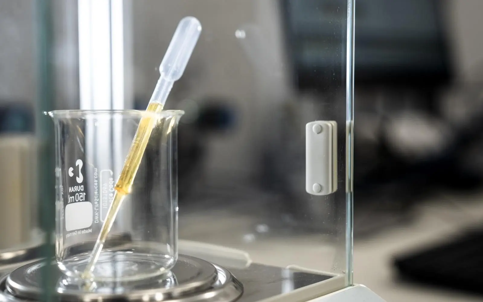 Fluidi e liquidi: macchine e strumenti da laboratorio di Gatti Filtrazioni Lubrificanti.