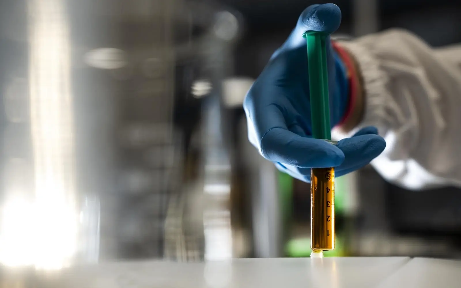 Guanto medico, flusso, laboratorio, scienziato, attrezzature da laboratorio - Gatti Filtrazioni Lubrificanti