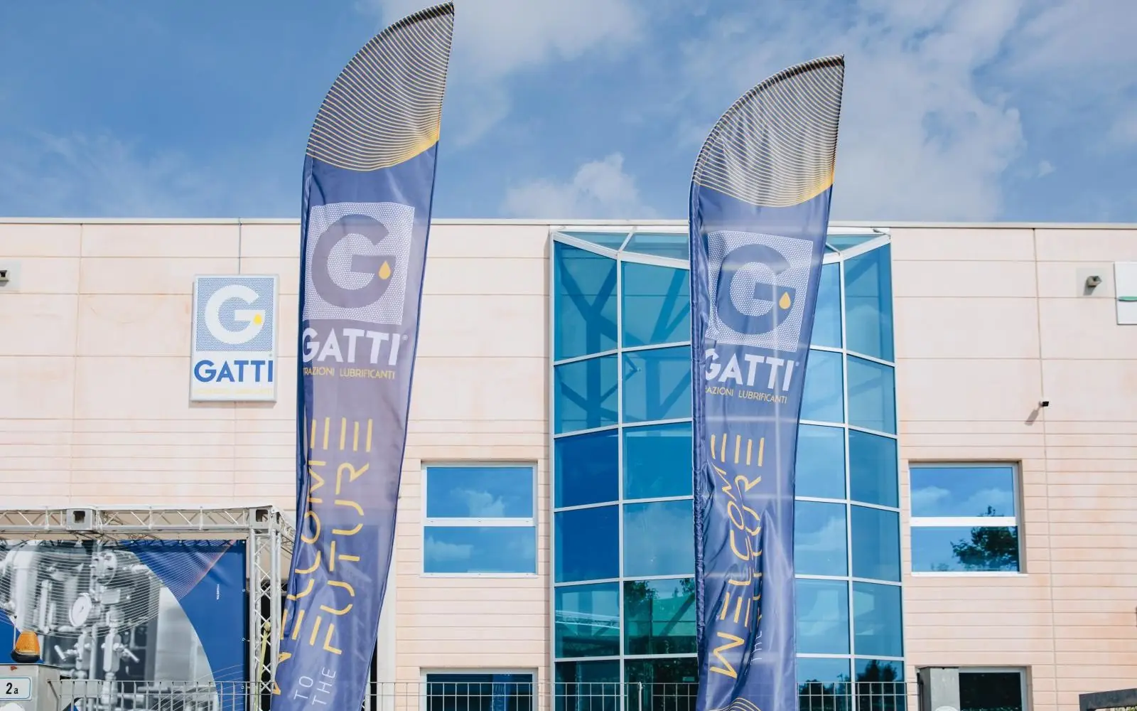 Edificio commerciale sede centrale di Gatti Filtrazioni Lubrificanti, esperto in materiali compositi e ingegneria.